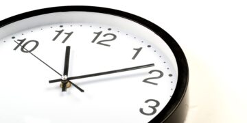 Se volverá a ajustar el reloj el domingo 6 de noviembre de 2022, cuando inicie el horario de invierno.