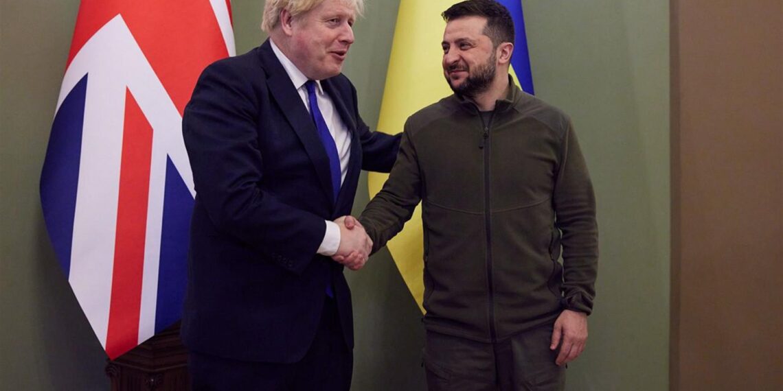 Imagen cedida del presidente ucraniano Volodomír Zelenski y el primer ministro Boris Johnson (izda). EFE/EPA/TELEGRAM/V_Zelenskiy_official