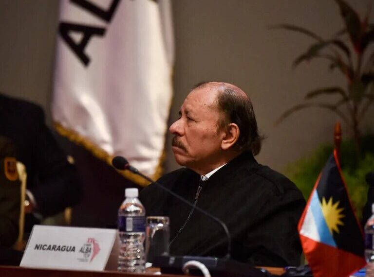 El presidente de Nicaragua, Daniel Ortega, asiste a una reunión de dos días con representantes del grupo ALBA en el Palacio de la Revolución en La Habana, Cuba, el 14 de diciembre de 2021. Alberto Roque/Pool vía REUTERS/Foto de archivo