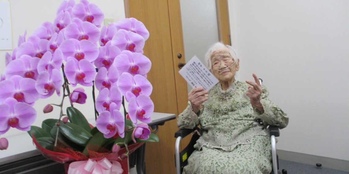 Fotografía cedida por el gobierno de la prefectura de Fukuoka (Japón) de la japonesa Kane Tanaka, la hasta ahora persona más longeva del mundo. EFE/ Gobierno De La Prefectura De Fukuoka