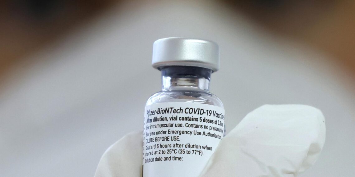 Fotografía de archivo de la vacuna de Pfizer-BioNTech contra la covid-19. EFE/Ronald Wittek