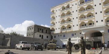 Hotel Jazeera de Mogadiscio tras sufrir dos explosiones en 2012. Archivo/ EFE/ELYAS AHMED