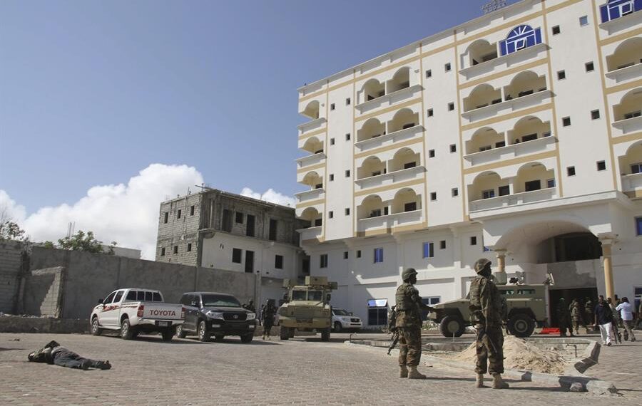Hotel Jazeera de Mogadiscio tras sufrir dos explosiones en 2012. Archivo/ EFE/ELYAS AHMED