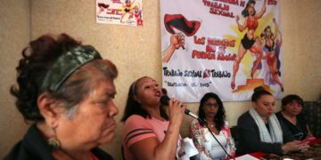 Mujeres y activistas participan en el XXV encuentro de la Red Mexicana de Trabajo Sexual, el 28 de julio de 2022 en Ciudad de México (México). EFE/Sáshenka Gutiérrez