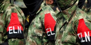Vista de guerrilleros del Ejército de Liberación Nacional (ELN), en una fotografía de archivo. EFE/Christian Escobar Mora