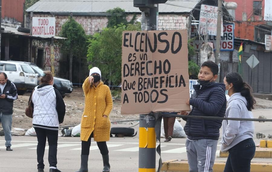 Personas se manifiestan durante la huelga ciudadana de 48 horas en Santa Cruz (Bolivia), en una fotografía de archivo. EFE/Juan Carlos Torrejón