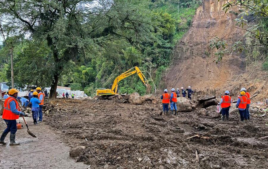 Fotografía de archivo de una zona de deslizamiento que arrasó varias viviendas del barrio La Esneda, situado entre Pereira y la vecina ciudad de Dosquebradas (Colombia). EFE/Santiago Gaviria