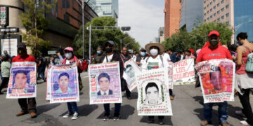 Manifestación de familiares de los 43 desparecidos de Ayotzinapa (Créditos: Getty Images)