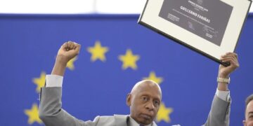 Guillermo Fariñas tras aceptar el premio Sájarov, celebrado en el Parlamento Europeo, en Estrasburgo (Créditos: EFE)