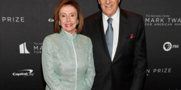 El empresario Paul Pelosi junto a su esposa, la presidenta de la Cámara de Representantes, Nancy Pelosi (Créditos: Getty Images)