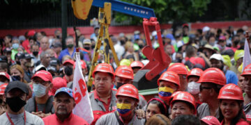 Trabajadores de la empresa estatal PDVSA (Créditos: Getty Images)