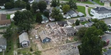 Imágenes de un video aéreo sobre la casa destruida (Fuente: FOX)