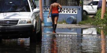Fotografía de una calle inundada tras el paso del huracán Fiona, en Loíza (Puerto Rico), el pasado 23 de septiembre de 2022. EFE/Thais Llorca