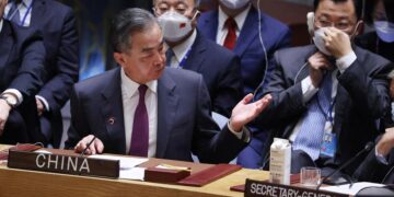 El ministro chino de Exteriores, Wang Yi, habla en el Consejo de Seguridad de Naciones Unidas, en Nueva York, Estados Unidos. EFE/EPA/JUSTIN LANE