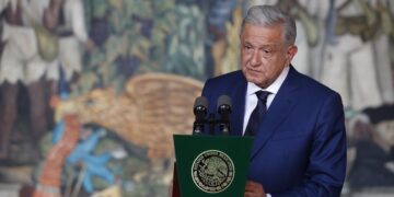 El presidente de México, Andrés Manuel López Obrador, habla durante su cuarto informe anual de Gobierno hoy, en el Palacio Nacional, en Ciudad de México (México). EFE/ Mario Guzmán
