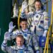 El astronauta estadounidense Frank Rubio junto con sus dos compañeros de viaje los rusos Dmitri Petelin y Sergey Prokopyev (Créditos: Getty Images)