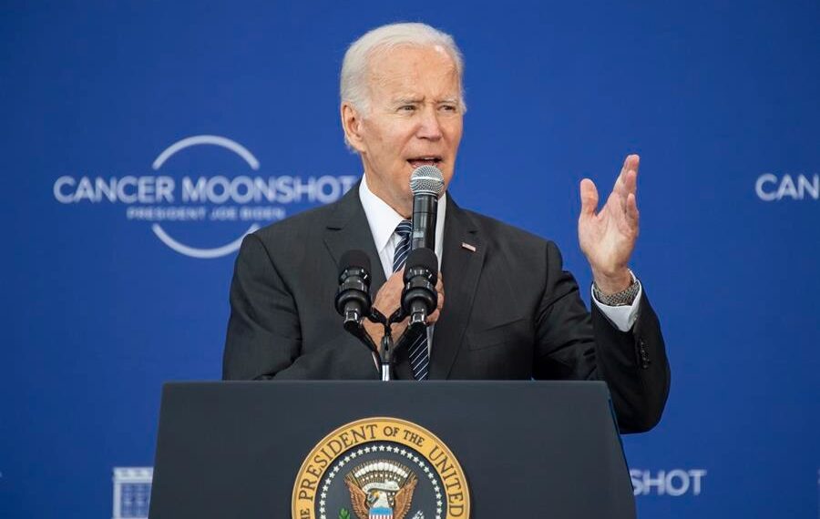 El presidente estadounidense, Joe Biden, habla sobre 'Cancer Moonshot', que tiene como objetivo reducir drásticamente las muertes por cáncer, este 12 de septiembre de 2022. EFE/EPA/Amanda Sagba