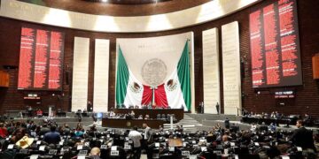 Fotografía cedida hoy, por la Cámara de Diputados, donde se observa a legisladores durante una sesión ordinaria, en la Ciudad de México (México). EFE/Cámara de Diputados/SOLO USO EDITORIAL/