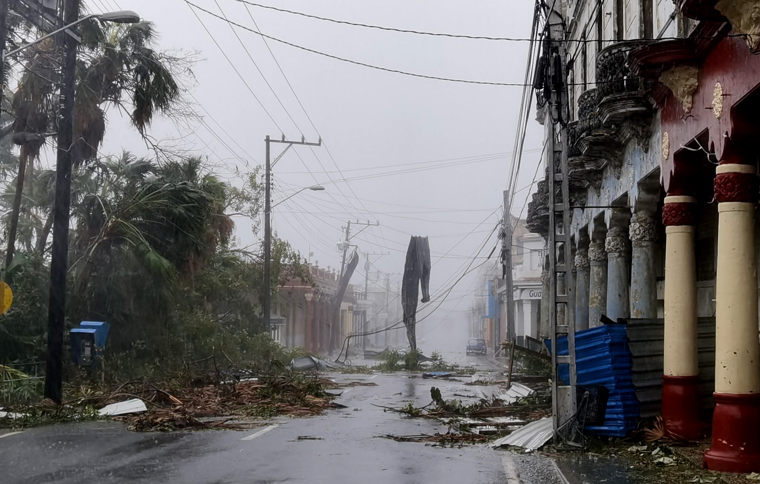 Fotografía de algunos de los destrozos dejados por el paso del huracán Ian, en Pinar del Río (Cuba). EFE