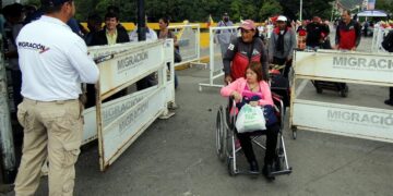Ciudadanos venezolanos fueron registrados este miércoles, 21 de septiembre, al entrar a territorio colombiano, por el Puente Internacional Simón Bolívar, en Cúcuta (Norte de Santander, Colombia). EFE/Mario Caicedo