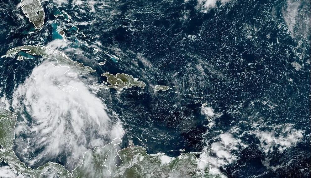 Imagen satelital del movimiento de la tormenta tropical Ian (Fuente: National Oceanic and Atmospheric Administration (NOAA))