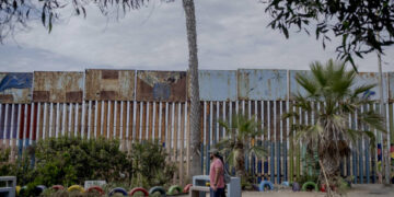 Una gran cantidad de migrantes procedentes de México y Haití se han dirigido a la frontera sur en busca de asilo (Créditos: Getty Images)