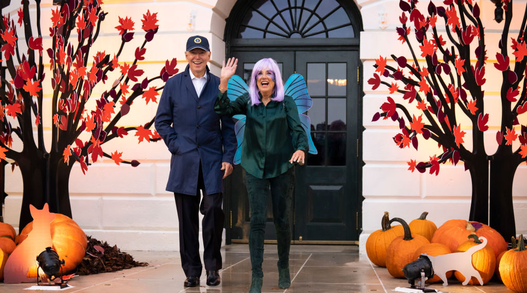 WASHINGTON, DC - OCTOBER 31: U.S. President Joe Biden and first lady Jill Biden arrive to greet trick-or-treaters during a Halloween event on the South Lawn of the White House October 31, 2022 in Washington, DC. The Bidens hosted the children of local firefighters, nurses, police officers and National Guard members. (Photo by Drew Angerer/Getty Images)