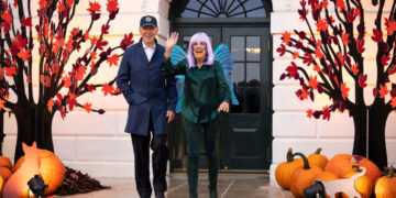 WASHINGTON, DC - OCTOBER 31: U.S. President Joe Biden and first lady Jill Biden arrive to greet trick-or-treaters during a Halloween event on the South Lawn of the White House October 31, 2022 in Washington, DC. The Bidens hosted the children of local firefighters, nurses, police officers and National Guard members. (Photo by Drew Angerer/Getty Images)