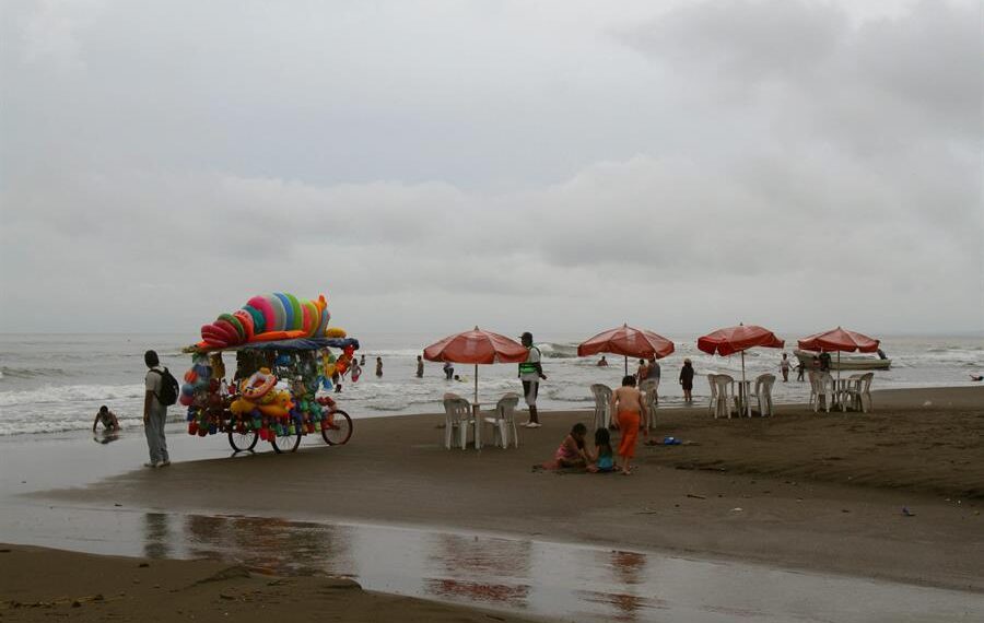 Fotografía de archivo de la lluvias constantes en el estado mexicano de Veracruz. EFE/Saul Ramírez