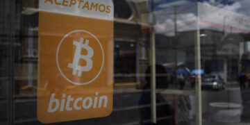 El Bitcoin fue establecido como una moneda de cambio oficial en EL Salvador (Créditos:; Getty Images)