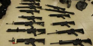 Varias armas de uso militar fueron decomisadas tras el operativo