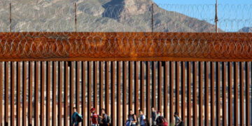 Miles de migrantes han quedado varados en las frontera entre México y Estados Unidos (Créditos: Getty Images)