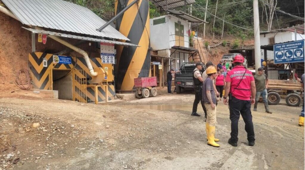 Los familiares y compañeros de los mineros denunciaron que la ayuda ha tardado en llegar (Fuente: Twitter @Sanchezmendieta)