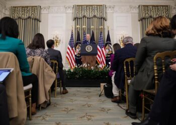 El presidente de Estados Unidos, Joe Biden, habla en conferencia de prensa en la Casa Blanca, en Washington (EE.UU.), este 9 de noviembre de 2022. EFE/EPA/Oliver Contreras/Pool