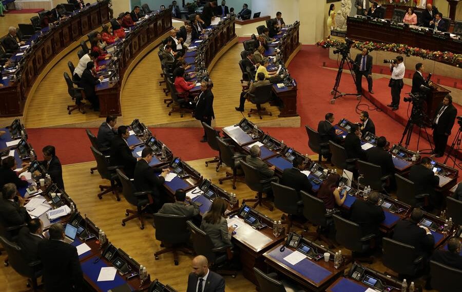 Vista general de la Asamblea Legislativa en San Salvador (El Salvador), en una fotografía de archivo. EFE/Rodrigo Sura