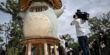 Entre las muestra no podía faltar figuras de Totoro, el personaje emblema del estudio (Créditos: AFP)