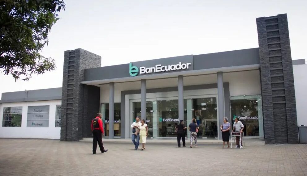 Según las autoridades, el Banco de Ecuador no tendría la capacidad de condonar las deudas vencidas de $10,000 (Fuente: BanEcuador)