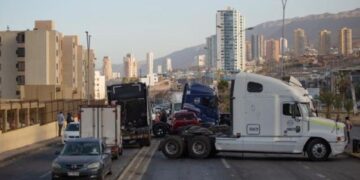 El gremio de camioneros de Chile vienen sosteniendo un paro (Créditos: EFE)
