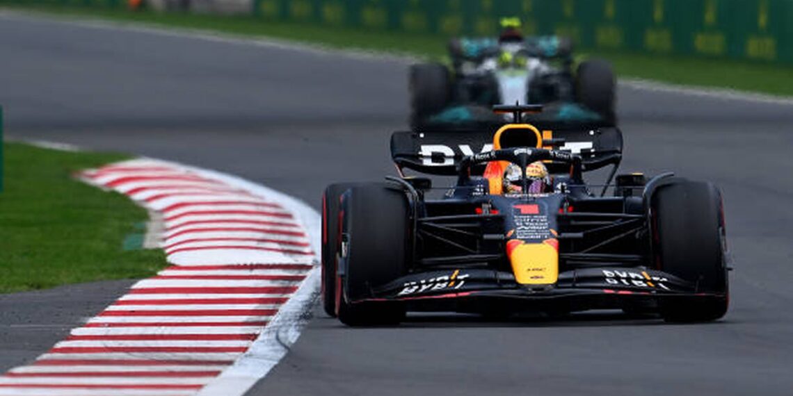 MEXICO CITY, MEXICO - OCTOBER 30: Max Verstappen of the Netherlands driving the (1) Oracle Red Bull Racing RB18 leads Lewis Hamilton of Great Britain driving the (44) Mercedes AMG Petronas F1 Team W13 during the F1 Grand Prix of Mexico at Autodromo Hermanos Rodriguez on October 30, 2022 in Mexico City, Mexico. (Photo by Clive Mason - Formula 1/Formula 1 via Getty Images)