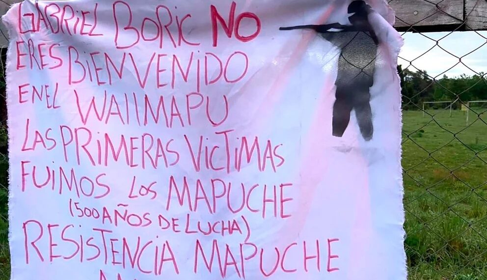 El grupo extremista, Resistencia Mapuche Malleco, dejó mensajes amenazantes contra el presidente de Chile, Gabriel Boric (Difusión)