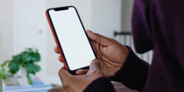 Existen maneras para conocer cuanto tiempo invertimos en cada aplicación, lo cual puede ser saludable para el correcto uso de los dispositivos móviles (Créditos: Getty Images)