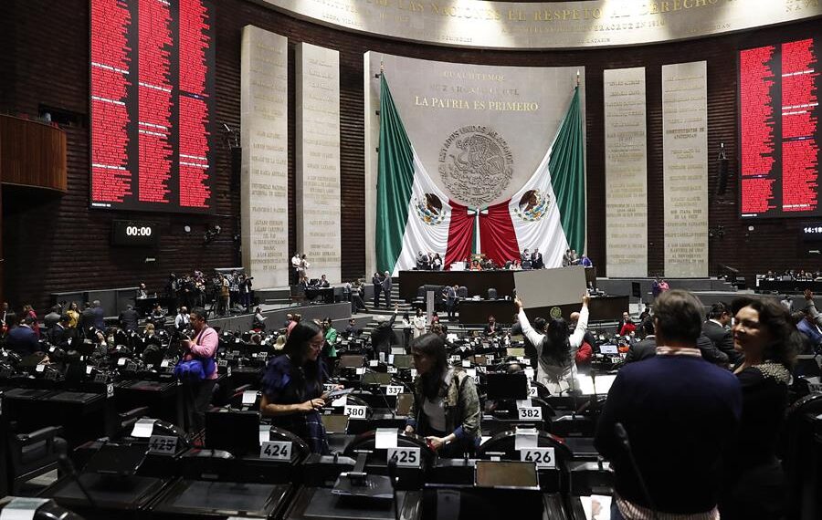Fotografía cedida hoy, por la Cámara de Diputados durante una sesión de trabajo en la Ciudad de México (México). EFE/ Cámara de Diputados