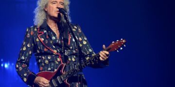 El guitarrista del grupo Queen, Brian May, durante un concierto en Madrid. EFE / Victor Lerena