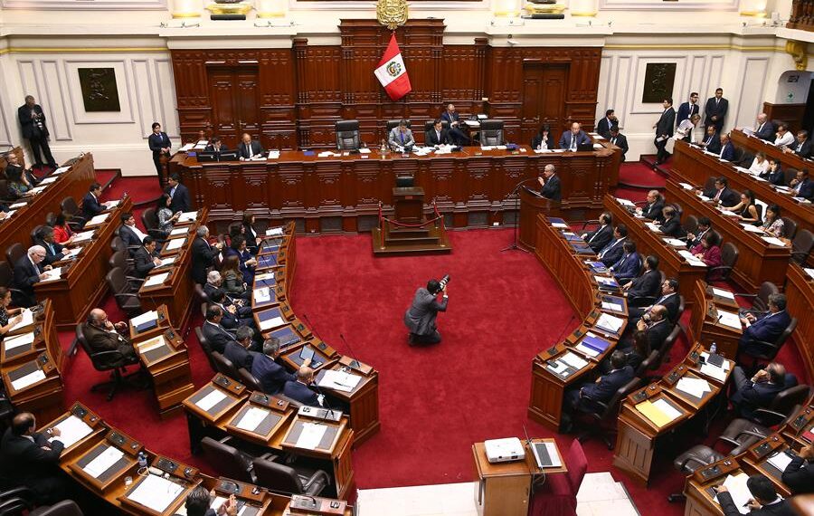 Vista general del Congreso peruano. Foto de archivo. EFE/Ernesto Arias