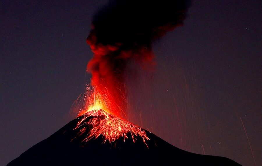 Fotografía de archivo del volcán de Fuego (Guatemala). EFE/Esteban Biba
