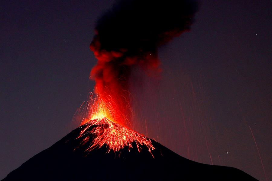 Fotografía de archivo del volcán de Fuego (Guatemala). EFE/Esteban Biba