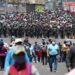 Un contingente policial fue registrado este miércoles, 14 de diciembre, al vigilar una manifestación en Arequipa (Perú). EFE/José Sotomayor