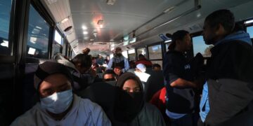 Migrantes a su llegada a la frontera norte de México hoy, en Ciudad Juárez, estado de Chihuahua (México). EFE/Luis Torres