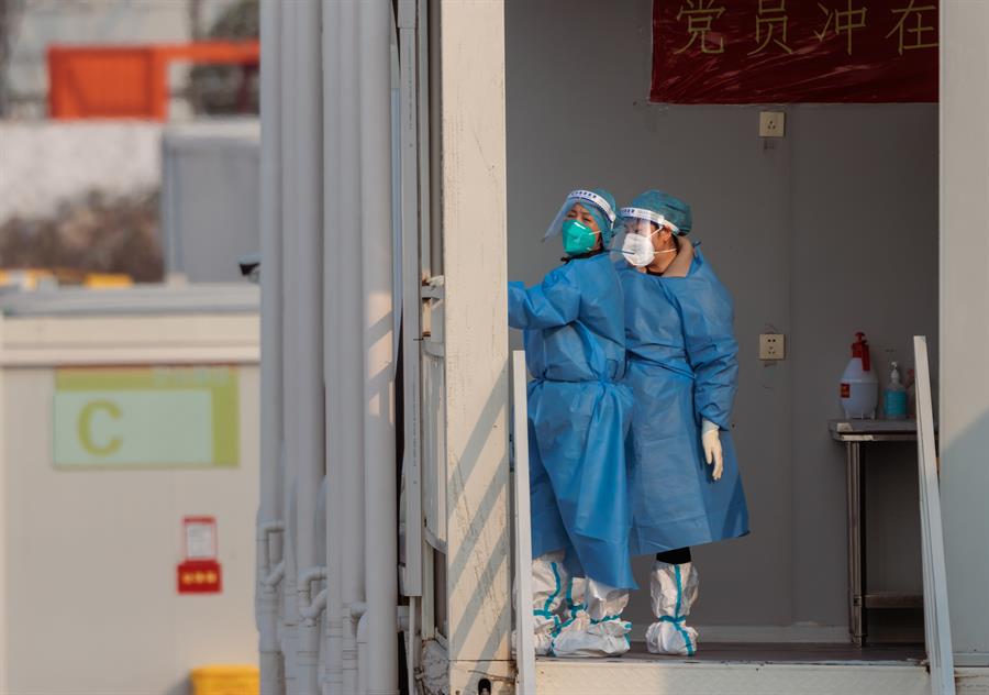 Imagen de los recintos creados en China para enfermos leves de Covid en un momento de expansión de la pandemia. EFE/EPA/ALEX PLAVEVSKI