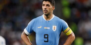 AL WAKRAH, QATAR - DECEMBER 02: Luis Suarez of Uruguay looks on during the FIFA World Cup Qatar 2022 Group H match between Ghana and Uruguay at Al Janoub Stadium on December 2, 2022 in Al Wakrah, Qatar. (Photo by Richard Sellers/Getty Images)